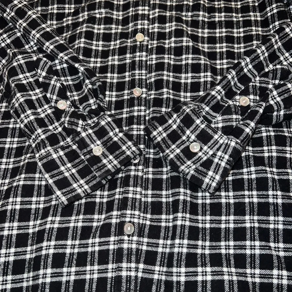 Croft & Barrow Black and White Plaid Flannel Long Sleeve Shirt - Picture 4 of 10